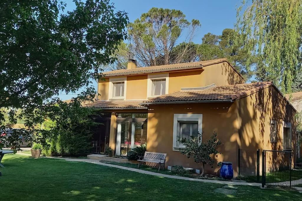 Logement lumineux, entièrement rénové avec jardin Caumont-sur-Durance Extérieur photo