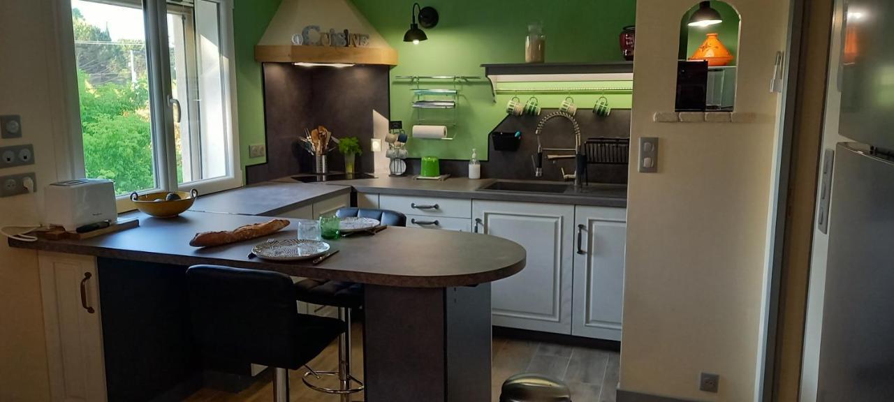 Logement lumineux, entièrement rénové avec jardin Caumont-sur-Durance Extérieur photo