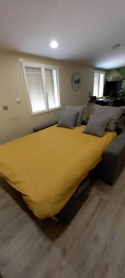 Logement lumineux, entièrement rénové avec jardin Caumont-sur-Durance Extérieur photo