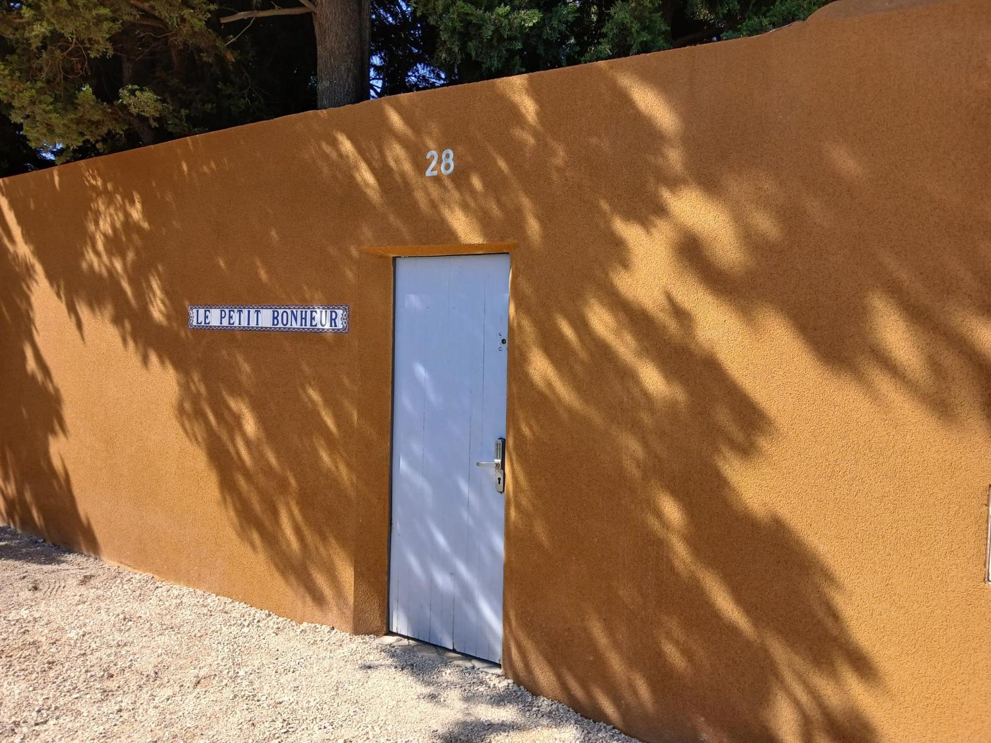 Logement lumineux, entièrement rénové avec jardin Caumont-sur-Durance Extérieur photo